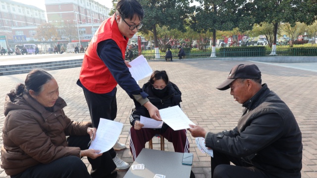 國(guó)網(wǎng)泌陽(yáng)縣供電公司開(kāi)展老年人防范詐騙知識(shí)宣傳活動(dòng)