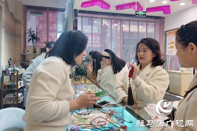 中國(guó)傳統(tǒng)繩結(jié)技藝傳承 美好寓意點(diǎn)綴現(xiàn)代生活