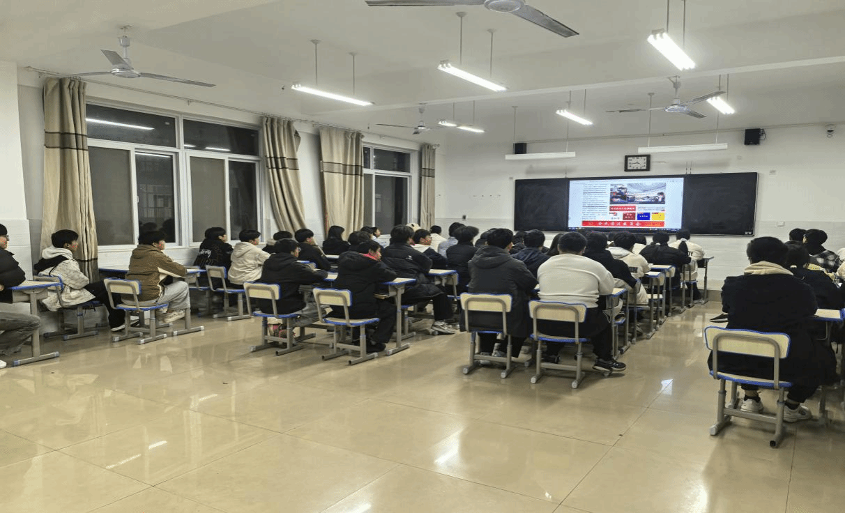  弘揚(yáng)法治精神 筑牢育人根基——駐馬店職業(yè)技術(shù)學(xué)院信息工程學(xué)院開展“憲法宣傳周”系列教育活動(dòng)