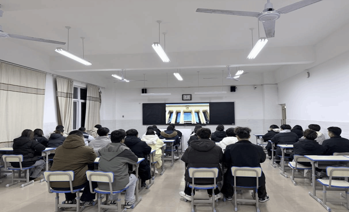  弘揚(yáng)法治精神 筑牢育人根基——駐馬店職業(yè)技術(shù)學(xué)院信息工程學(xué)院開展“憲法宣傳周”系列教育活動(dòng)