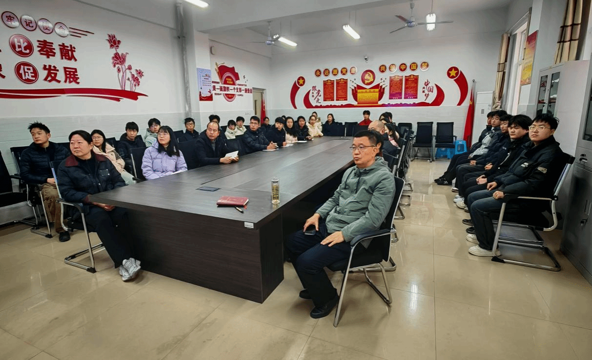  弘揚(yáng)法治精神 筑牢育人根基——駐馬店職業(yè)技術(shù)學(xué)院信息工程學(xué)院開展“憲法宣傳周”系列教育活動(dòng)