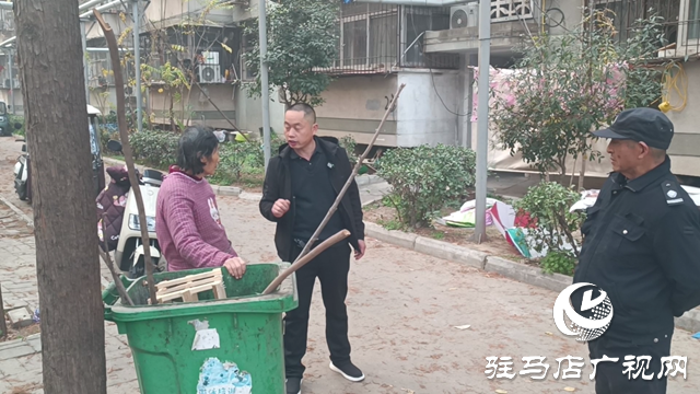 飛龍小區(qū)拾荒亂象引爭議 多方協(xié)力整治除隱患