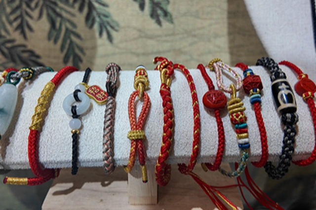 中國(guó)傳統(tǒng)繩結(jié)技藝傳承 美好寓意點(diǎn)綴現(xiàn)代生活