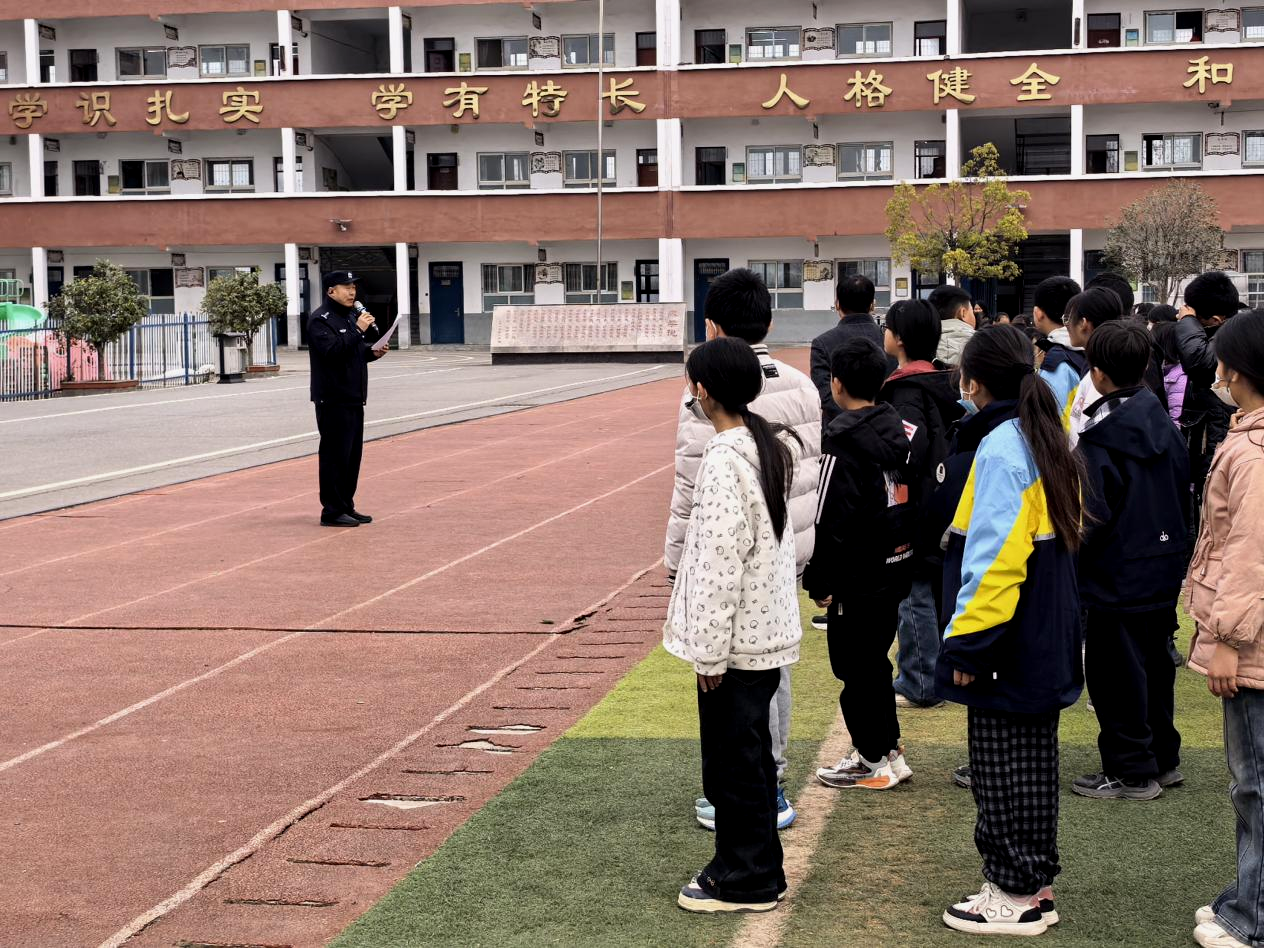 示范區(qū)公安分局開展憲法宣傳進(jìn)校園活動(dòng)