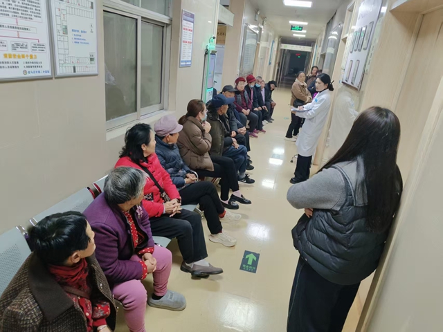 精細講解 暖心指導(dǎo) 駐馬店市第二中醫(yī)院眼科貼心服務(wù)獲患者好評