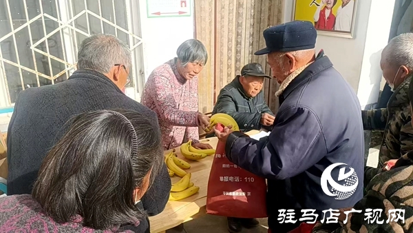 平輿縣萬金店鎮(zhèn)養(yǎng)老院：鮮果傳遞溫情 互助溫暖人心