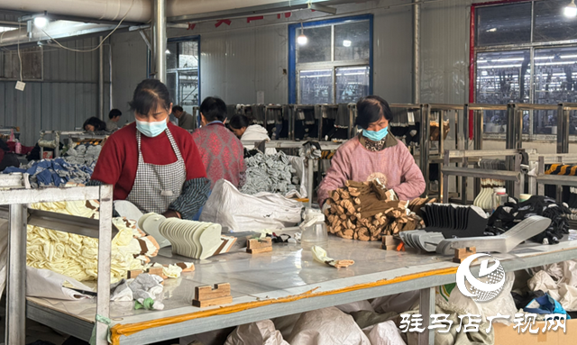 確山縣新安店鎮(zhèn):小襪子織就振興路 “一村一品”激活鄉(xiāng)村發(fā)展新動(dòng)能