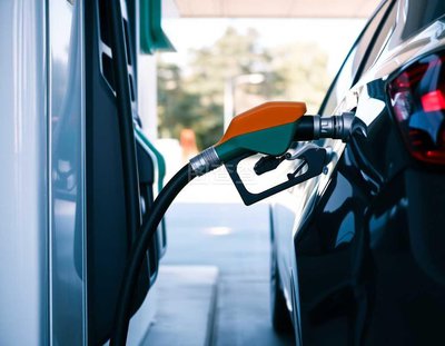 2025年成品油價或“三連跌”收官，加滿一箱少花6.5元