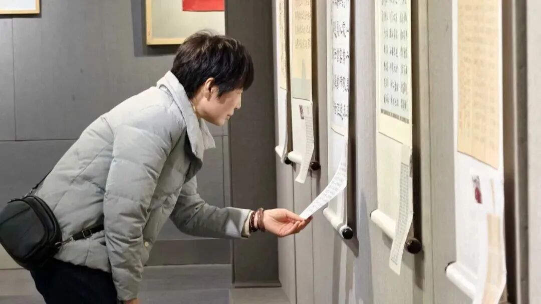 筆耕終有獲！“相期與來(lái)”駐馬店職工書(shū)法展開(kāi)幕，墨香里藏著匠心與熱愛(ài)