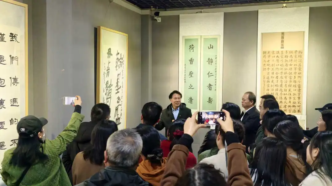 筆耕終有獲！“相期與來(lái)”駐馬店職工書(shū)法展開(kāi)幕，墨香里藏著匠心與熱愛(ài)