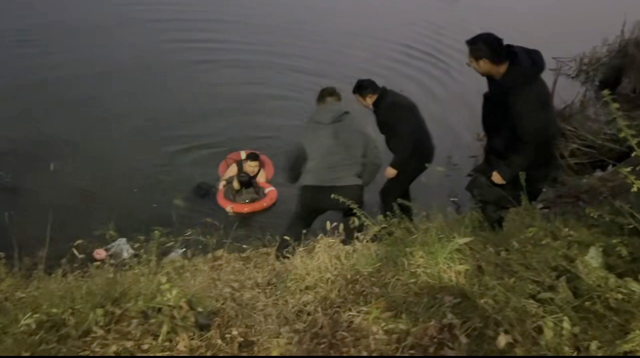 新蔡四教師東湖英勇救人 清晨上演“生死時速”