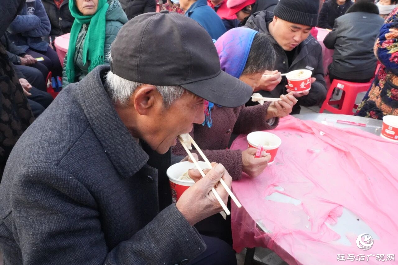 正陽(yáng)縣開展“愛心餃子宴，快樂過冬至”主題活動(dòng)