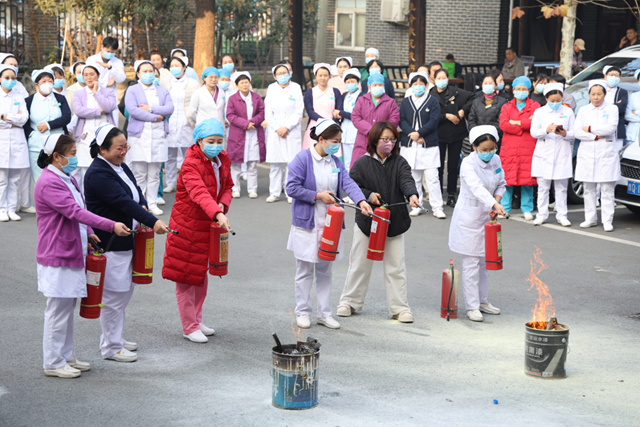 筑牢消防安全防線，守護(hù)醫(yī)患生命安全&mdash;&mdash;駐馬店市中醫(yī)院開展冬春季消防應(yīng)急演練