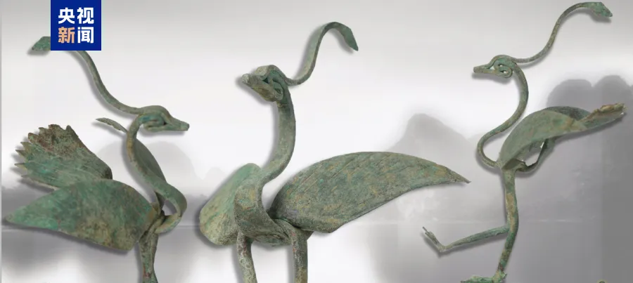 文博日歷丨如何用青銅做出輕盈感？古人用幾根線說明白了