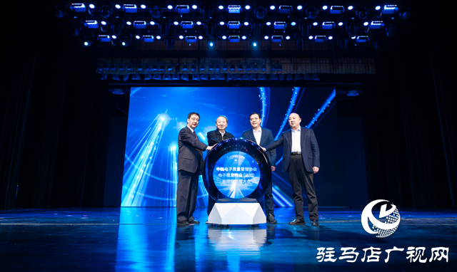 院士專家把脈 現(xiàn)場(chǎng)簽約近20億 300余家企業(yè)匯聚電子信息行業(yè)（泌陽(yáng)）高質(zhì)量發(fā)展大會(huì)今日召開(kāi)