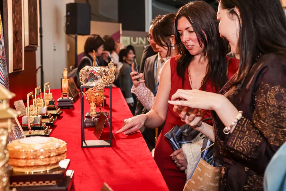 加快建設(shè)文化強(qiáng)國(guó)