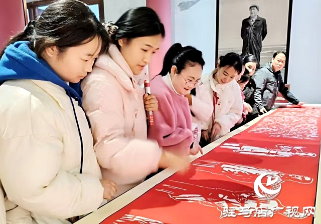 確山紅色記憶館：一刀一剪憶崢嶸 56米長卷敬偉人