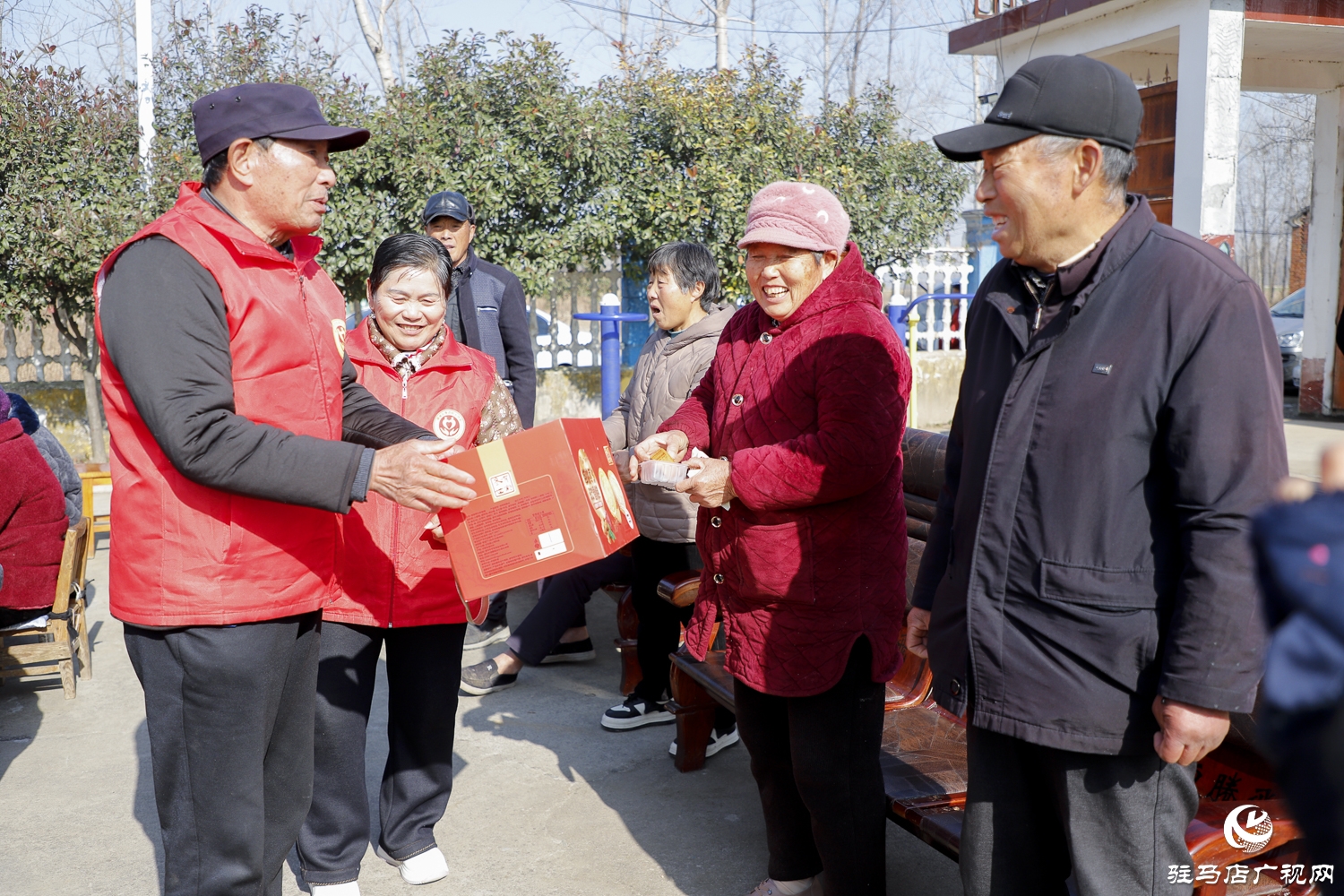 正陽縣:冬日送溫情 好人暖夕陽