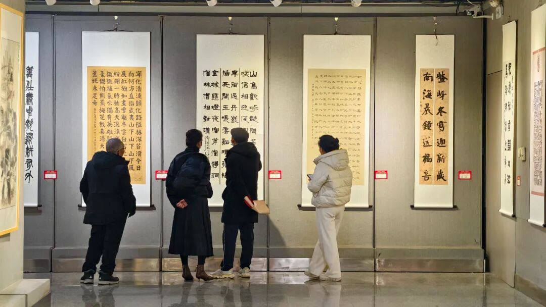 【展訊】今日開展！ “筆啟新程?紙繪華年”2026年駐馬店市迎元旦書畫作品展邀您參觀！