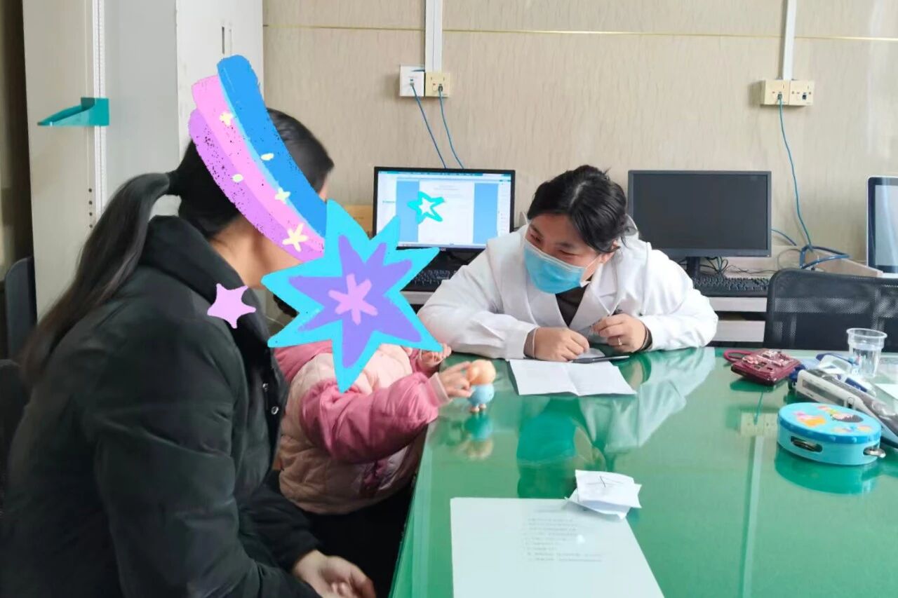 省級(jí)專家面對(duì)面 守護(hù)兒童“零距離”——河南省兒童醫(yī)院專家走進(jìn)駐馬店市第一人民醫(yī)院開(kāi)展義診活動(dòng)