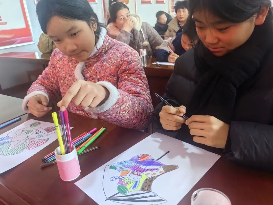 “玩”轉(zhuǎn)藝術(shù)之趣 “美”育童年之心