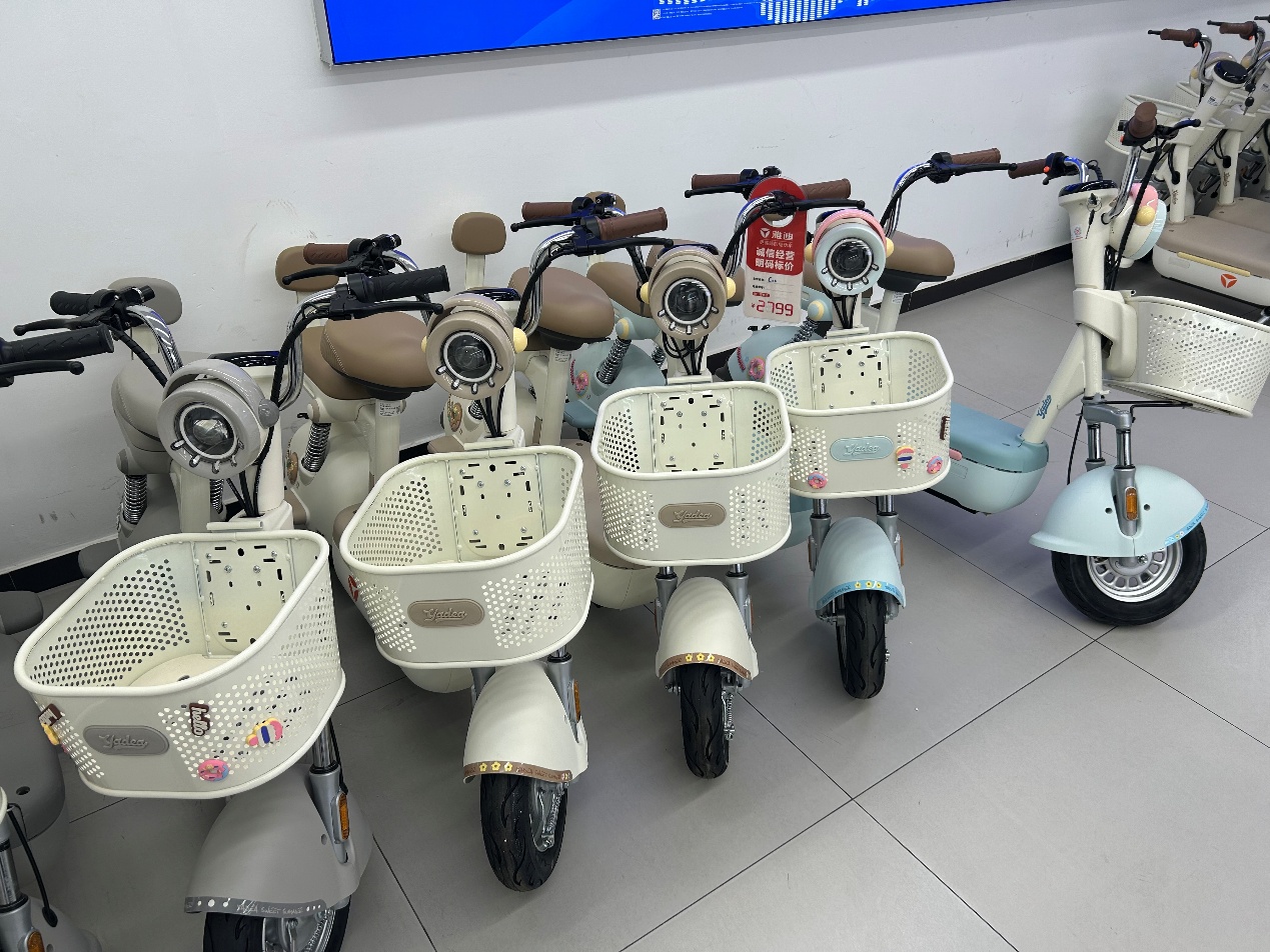 門店新國標(biāo)電動自行車扎堆，消費者為何仍觀望？