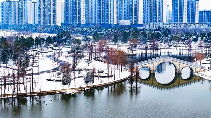 雪落玉湖 如詩如畫