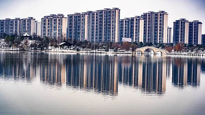 雪落玉湖 如詩如畫