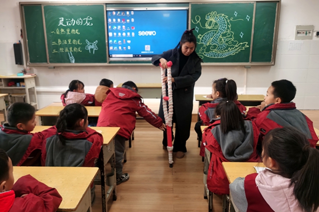 彭潔瓊：五彩拐杖映初心 匠心師者育芬芳