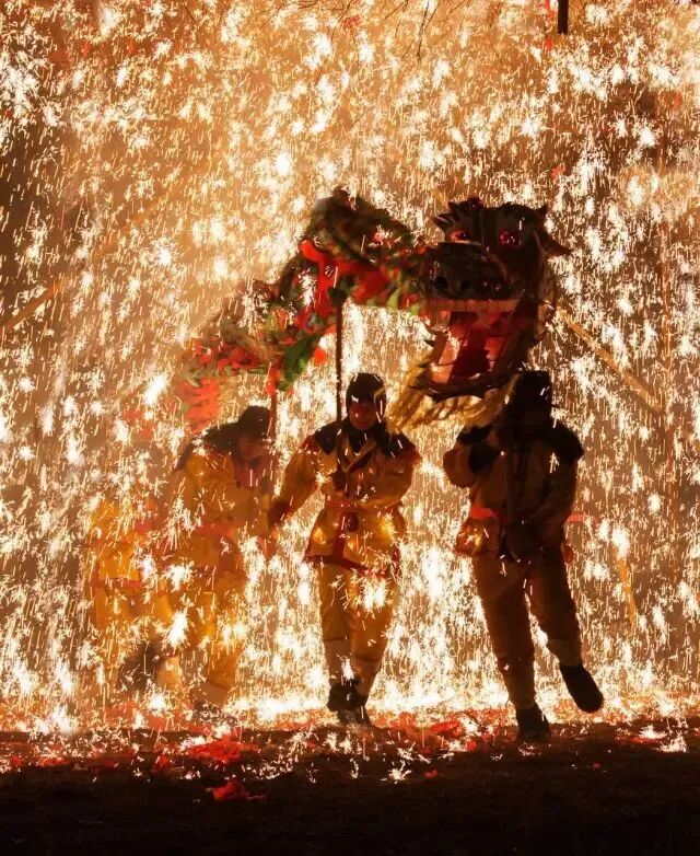 千年鐵花放時代光芒 | 駐馬店國家級非遺確山打鐵花代表性傳承人楊建軍榮獲百度百科年度影響力個人