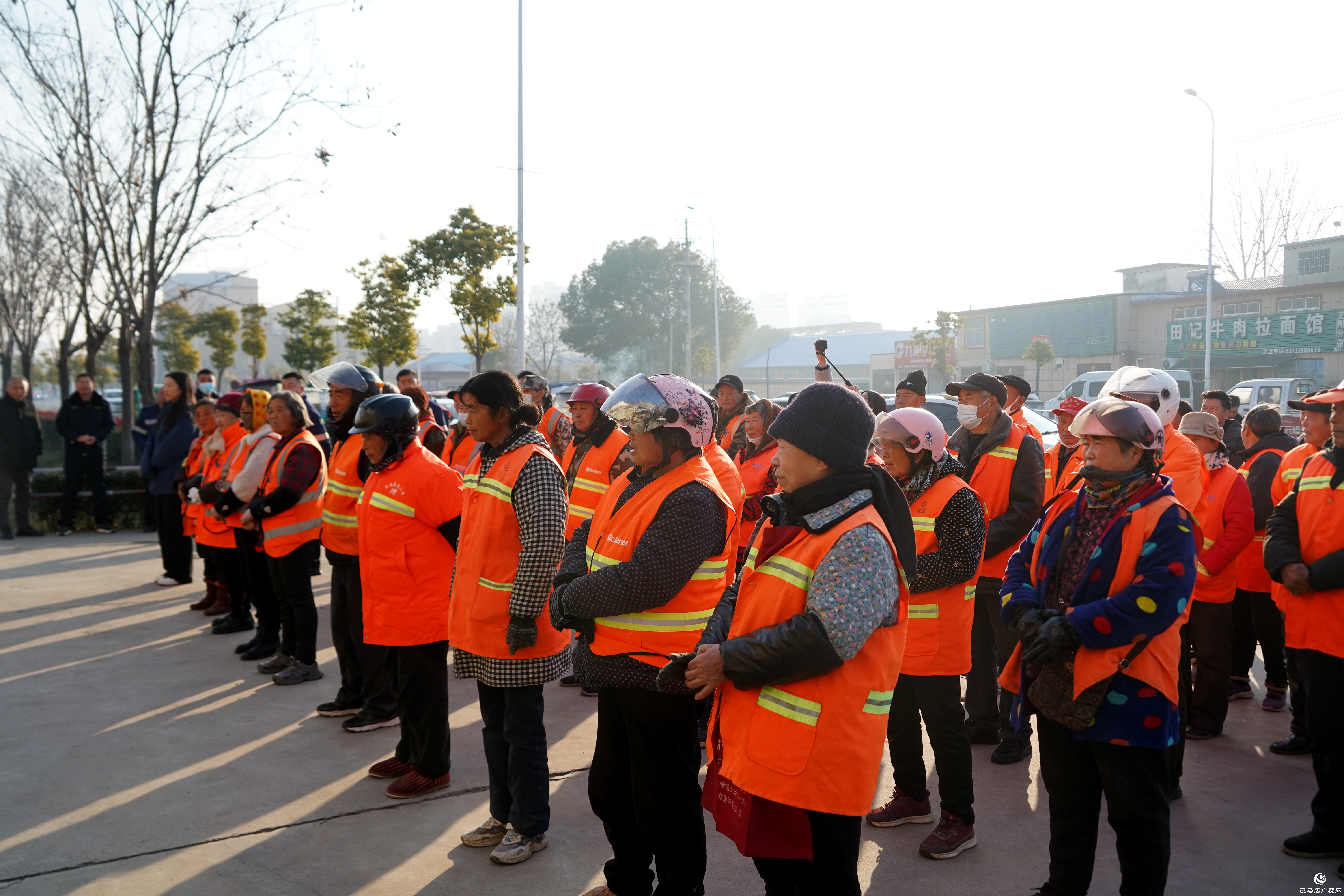 正陽(yáng)縣總工會(huì):600件“暖心衣”溫暖城市“美容師”