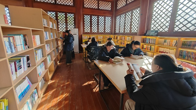 書香賦能成長(zhǎng) 光明點(diǎn)亮閱讀——國(guó)網(wǎng)上蔡縣供電公司開展讀書活動(dòng)