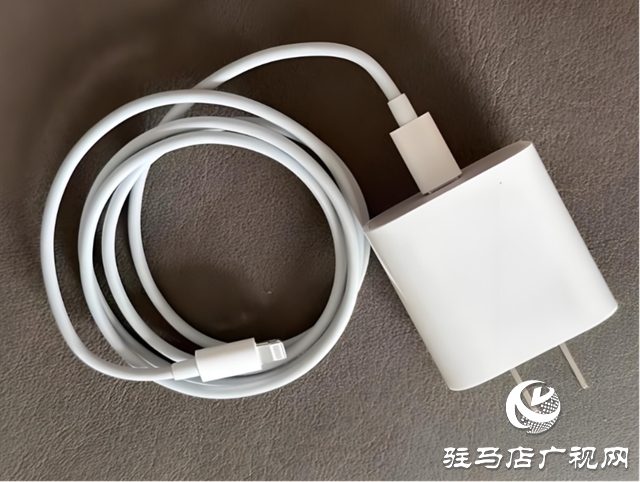 充電器徹夜待機(jī)，夜間充電別偷懶，充完即拔才安全！
