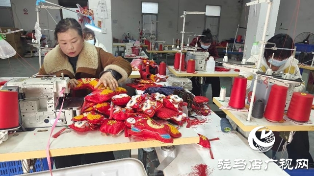驛城區(qū)古城街道:喜慶用品生產(chǎn)帶動(dòng)村民增收致富