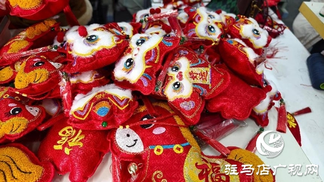 驛城區(qū)古城街道:喜慶用品生產(chǎn)帶動(dòng)村民增收致富