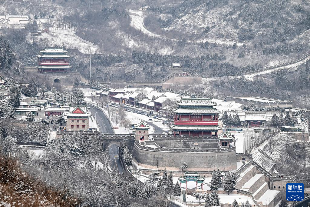 雪映居庸關(guān)