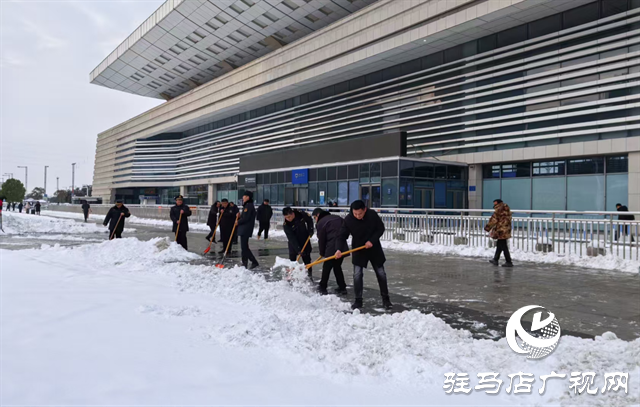  示范區(qū)城管局：除雪保暢護(hù)平安