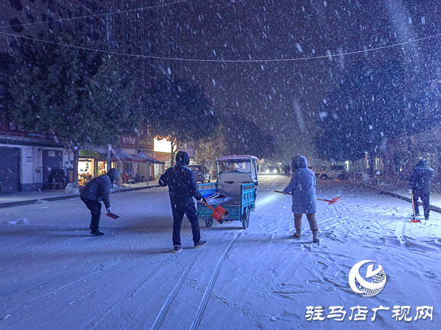  關(guān)王廟鄉(xiāng)：干群同心清雪除冰 筑牢安全出行防線