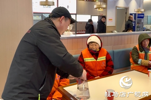 每周一免費(fèi)吃面 駐馬店一面館用“一碗面的承諾”溫暖環(huán)衛(wèi)工