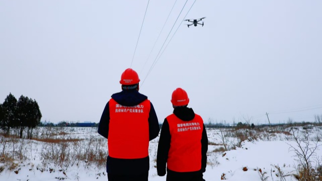 國(guó)網(wǎng)泌陽縣供電公司：踏雪特巡保供電 守護(hù)光明和溫暖