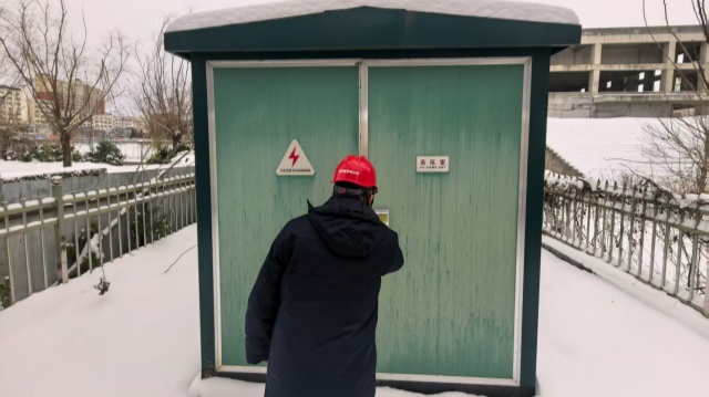國網(wǎng)泌陽縣供電公司:頂風(fēng)冒雪保供電 筑牢民生“溫暖線”