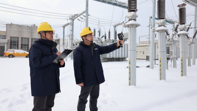 國網(wǎng)泌陽縣供電公司:踏雪特巡保供電 守護光明和溫暖