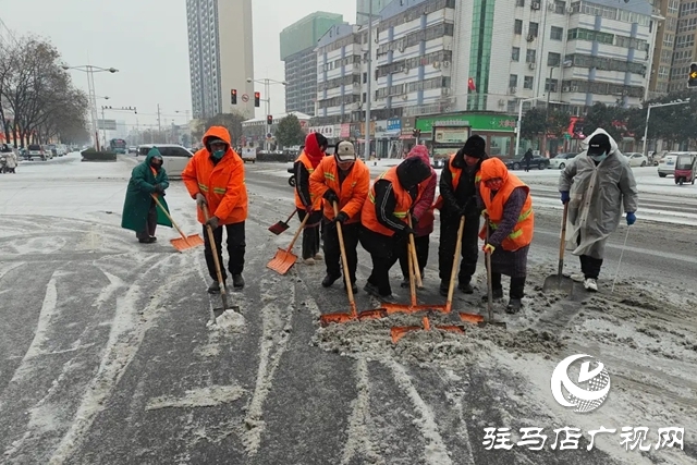 駐馬店市驛城區(qū):人機(jī)結(jié)合除冰雪 全力奮戰(zhàn)保暢通