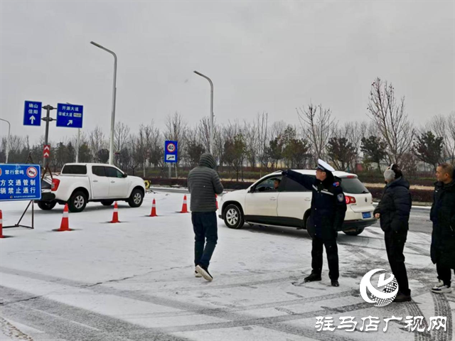  以雪為令守一線 示范區(qū)交警風雪護行保平安