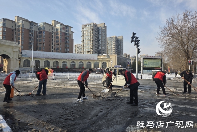 “志愿紅”出手清出“暖心道” 冰雪中呼應民心