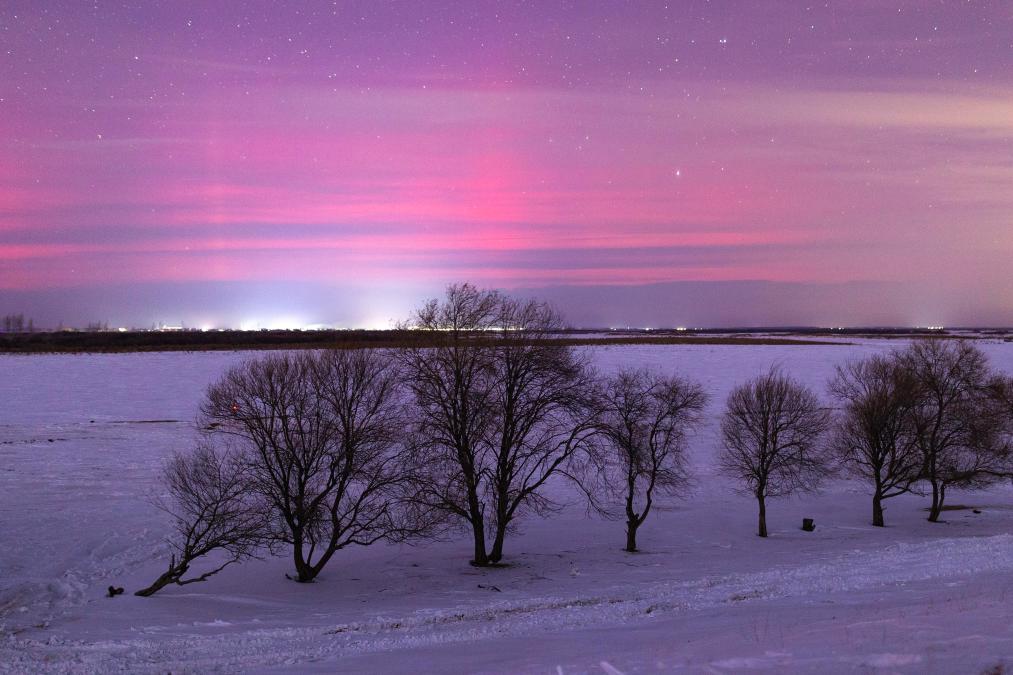 我國北方多地迎來新年首場“極光秀”