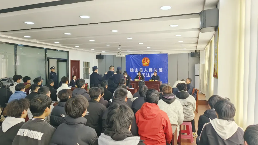 確山檢察:庭審進(jìn)校園 普法零距離