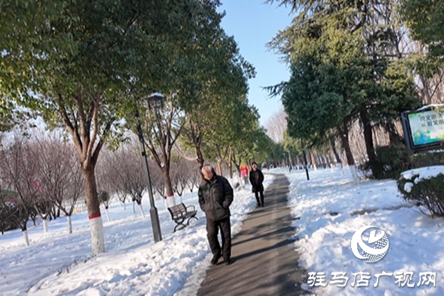 雪后置地公園:銀裝素裹映笑語(yǔ)