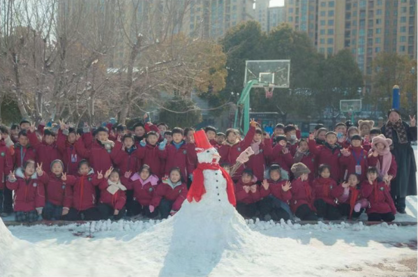 西平縣第五中學(xué)堆雪人活動(dòng)歡樂收官