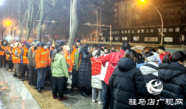 驛城區(qū)開展臘八節(jié)送粥公益行動